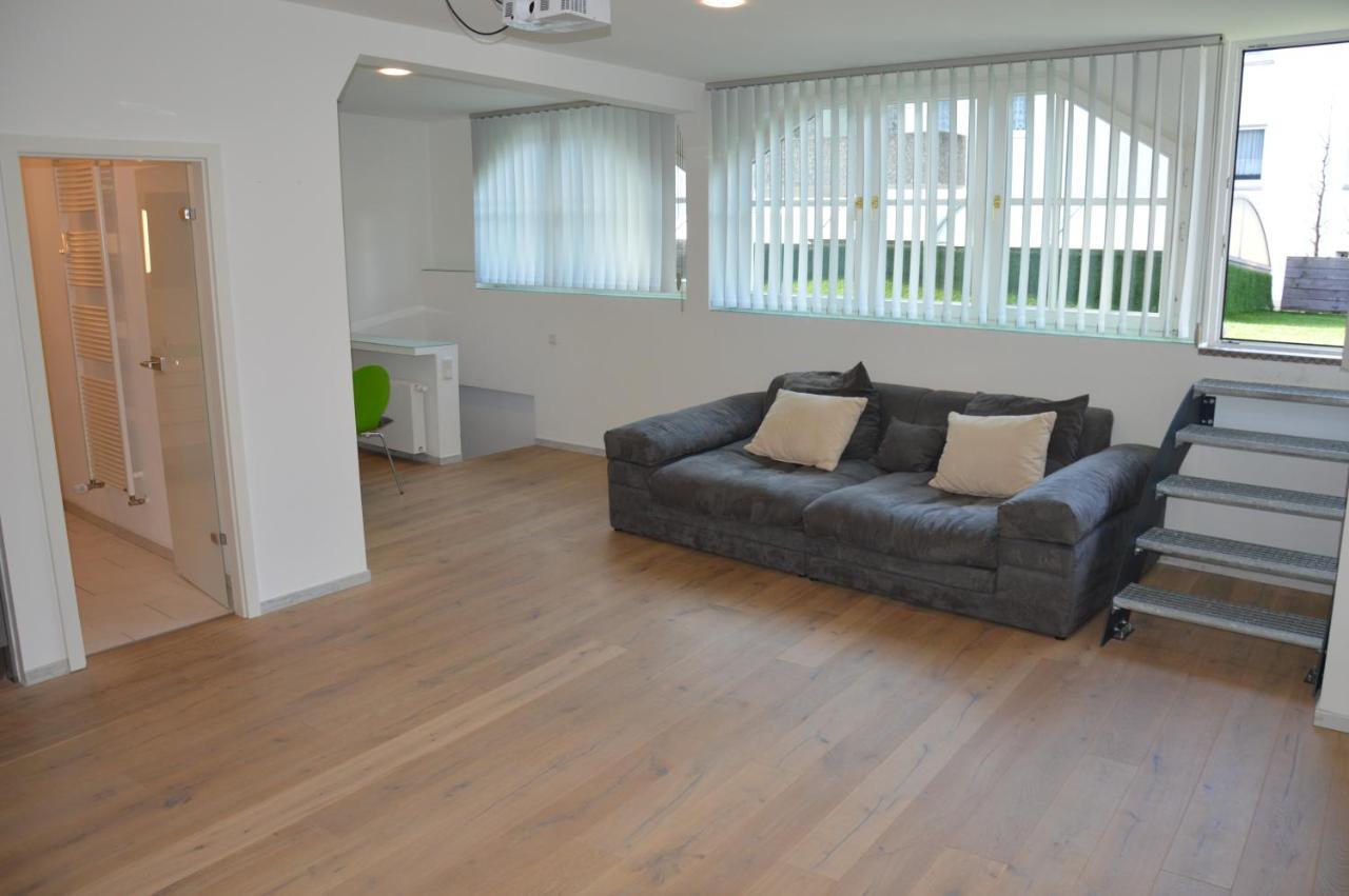 Modern Wuppertal Retreat: Cinema Experience with Private Parking Apartment Exterior photo