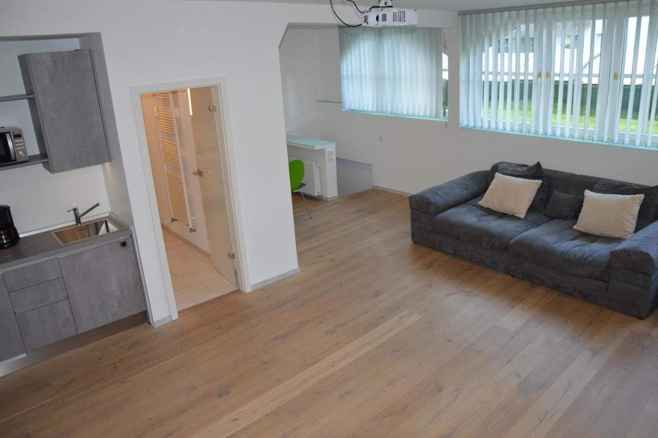 Modern Wuppertal Retreat: Cinema Experience with Private Parking Apartment Exterior photo